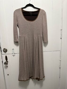 Robbie Bee Taupe Scoop-Neck Ribbed Midi Dress with Brown Trim